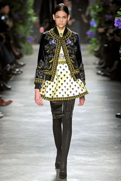 Look 35